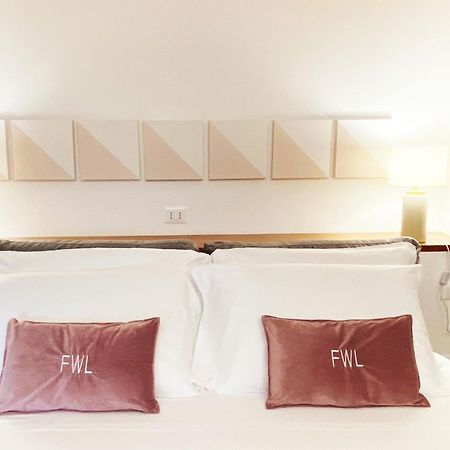 Fwl The Lake Suite Arona Esterno foto
